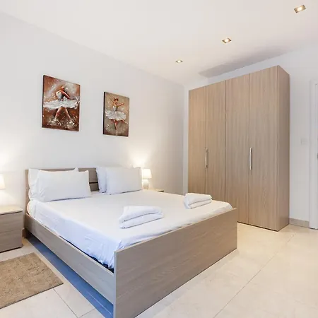 Appartement Penthouse With Bbq Kitchen Island & Massive Living By 360 Estates