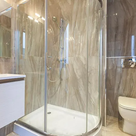 Penthouse With Bbq Kitchen Island & Massive Living By 360 Estates Apartamento