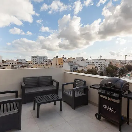 Penthouse With Bbq Kitchen Island & Massive Living By 360 Estates