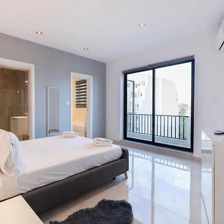 Penthouse With Bbq Kitchen Island & Massive Living By 360 Estates Appartement *
