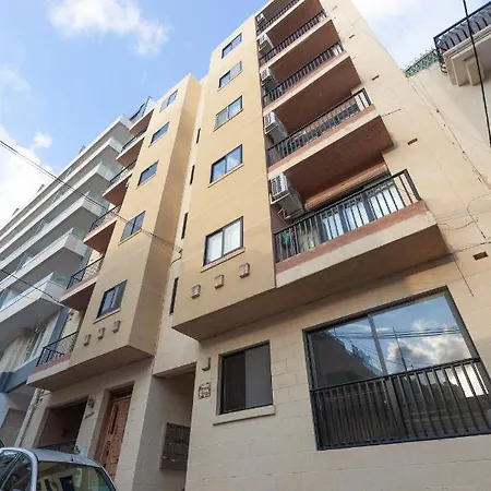Penthouse With Bbq Kitchen Island & Massive Living By 360 Estates * Saint Julian's
