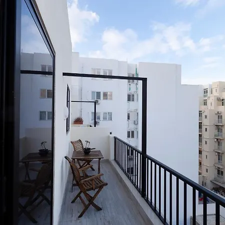 Penthouse With Bbq Kitchen Island & Massive Living By 360 Estates Appartement