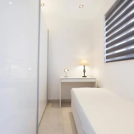 Penthouse With Bbq Kitchen Island & Massive Living By 360 Estates * Saint Julian's