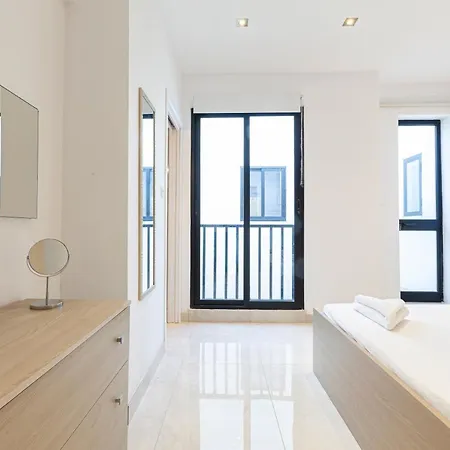 Penthouse With Bbq Kitchen Island & Massive Living By 360 Estates