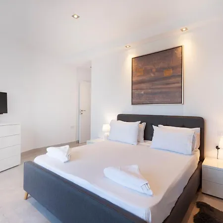 Lägenhet Penthouse With Bbq Kitchen Island & Massive Living By 360 Estates *
