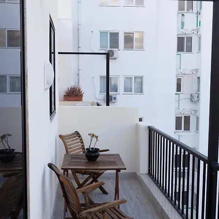 Penthouse With Bbq Kitchen Island & Massive Living By 360 Estates *